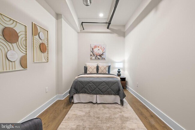 Building Photo - 30 W Broad St