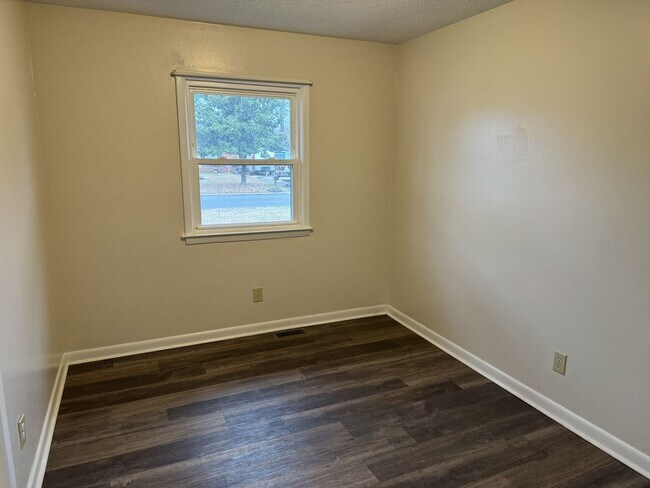 Building Photo - 217 Pine Dale Road