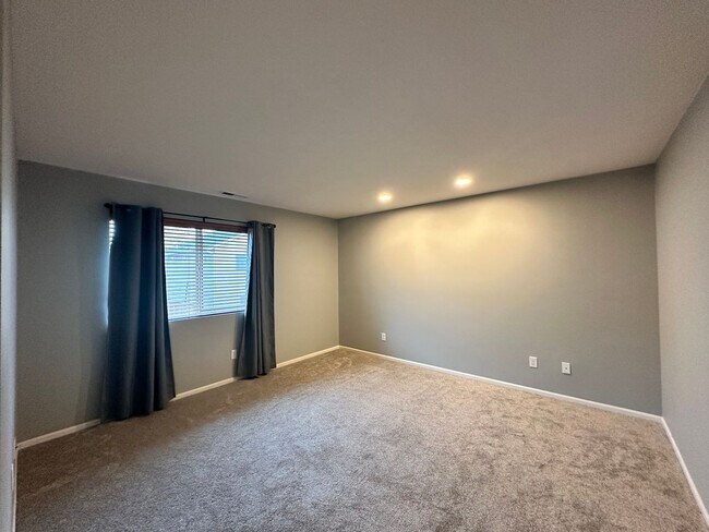 Building Photo - Silver Lake Area Rental