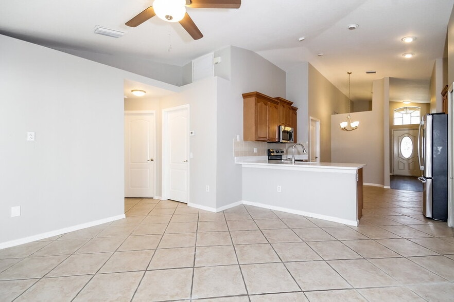 Building Photo - 25151 7 Rivers Cir