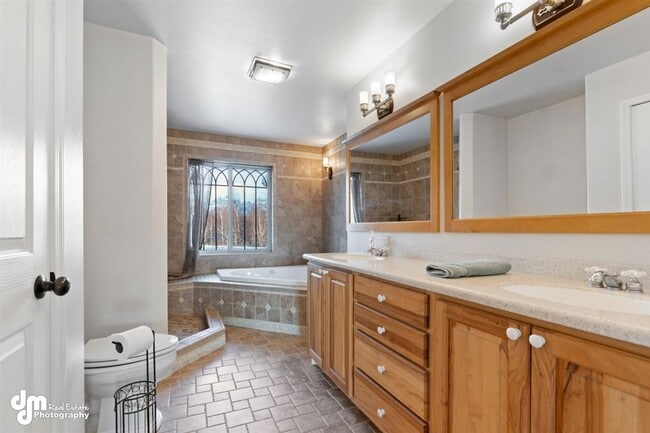 Building Photo - Gorgeous Palmer Home!