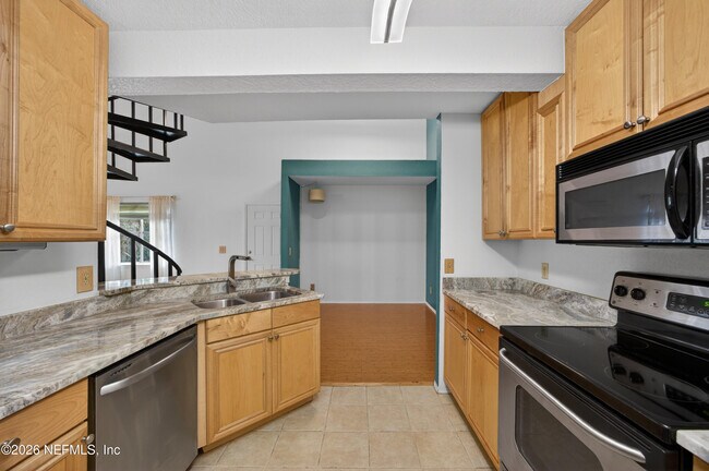 Building Photo - 11 Arbor Club Dr