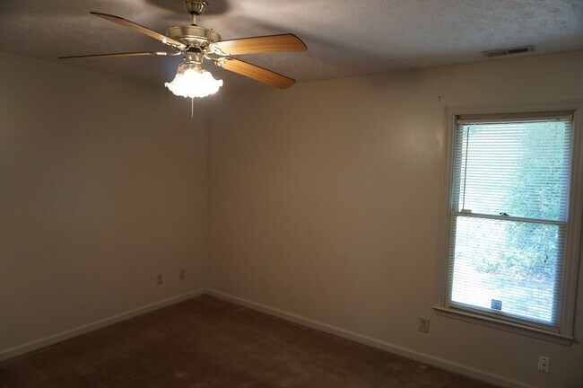 Building Photo - 2808 Rosemeade Dr