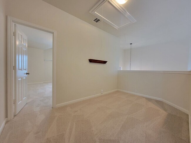 Building Photo - Charming & Spacious 4/BR 3/BR Home – Pet F...