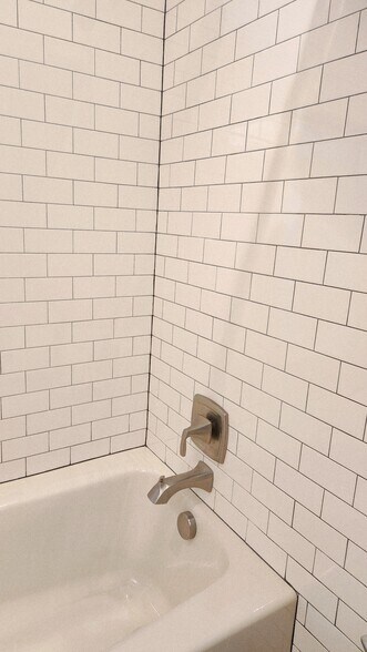 Building Photo - 2200 W 32nd St