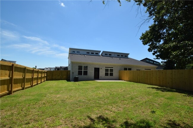 Building Photo - 668 Sun Meadows Loop