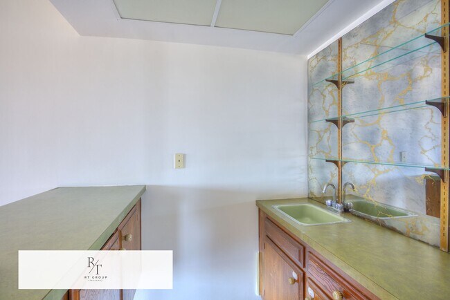 Building Photo - Spacious 2-Bedroom, 2-Bathroom Unit in Prime Monterey Park