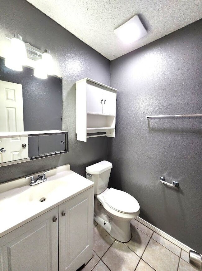 Building Photo - 3 Bed 2.5 Bath Apt NW OKC