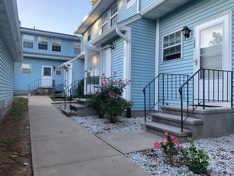 Building Photo - 1309 Sunfield Dr