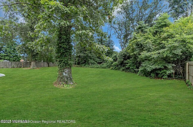 Building Photo - 821 Bay Ave