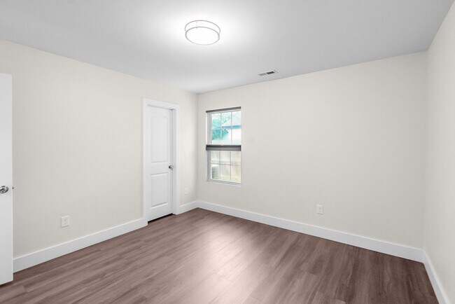 Building Photo - LIVE CLOSE TO THE ACTION — Modern 3-Bedroom Rental in Charlotte’s Reid Park!
