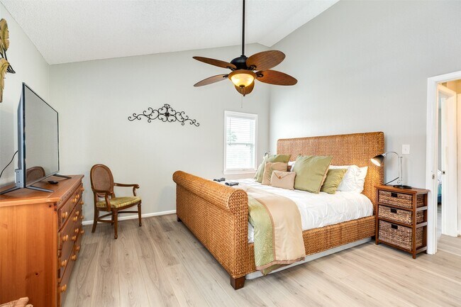 Building Photo - 16614 Bermuda Way