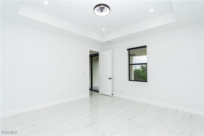 Building Photo - 903 NE 23rd St