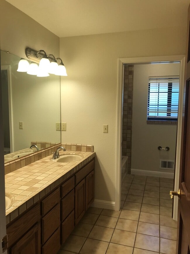 Building Photo - MORGAN HILL Expansive 6 bedroom, 4.5 bathroom home