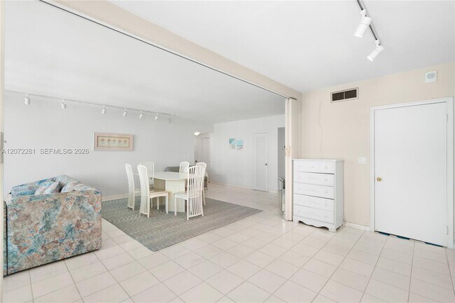 Building Photo - 5001 Collins Ave