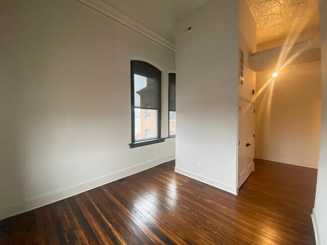 Building Photo - 1 Bedroom Flat