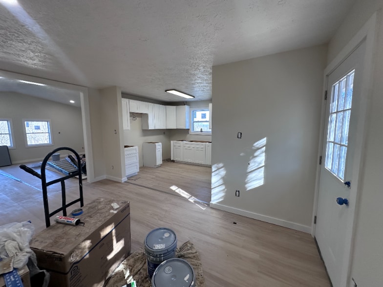 Building Photo - 305 Iroquois Ln