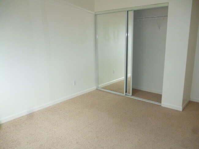Building Photo - 2069