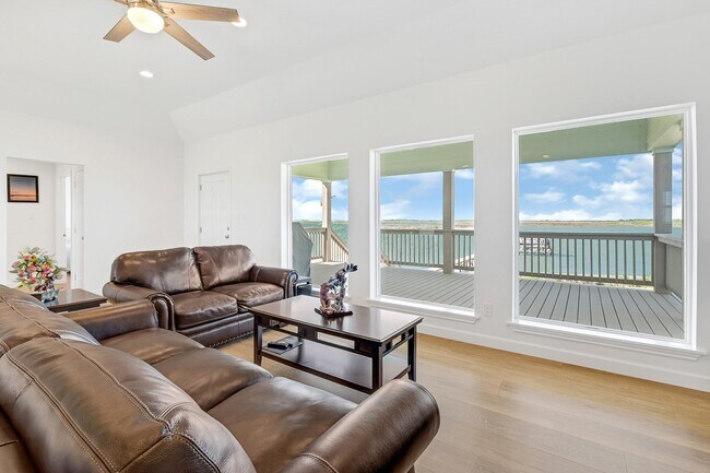 Building Photo - 747 Waypoint Dr