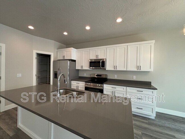 Building Photo - 867 S 4380 W