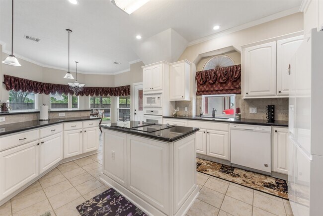 Building Photo - 30062 N Fulshear Dr