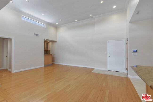 Building Photo - 4443 Ventura Canyon Ave