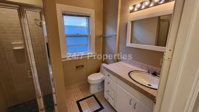 Building Photo - Beautiful Vintage 3 BD | 2.5 BA Home - Nob...