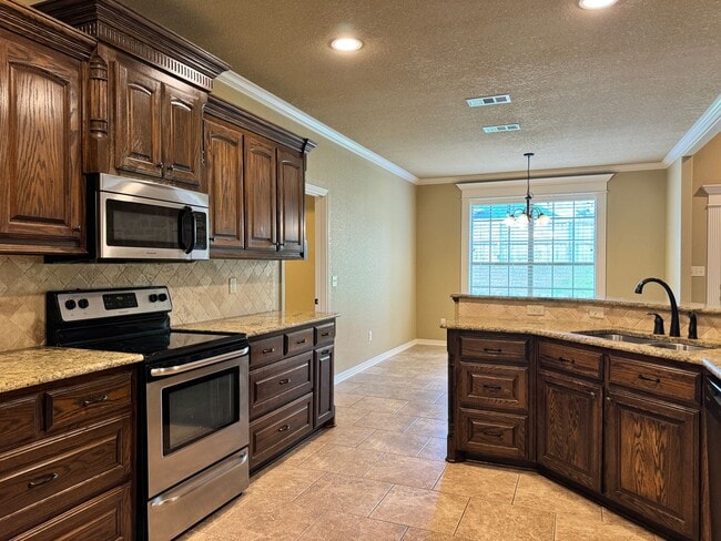 Building Photo - 11865 Poydras