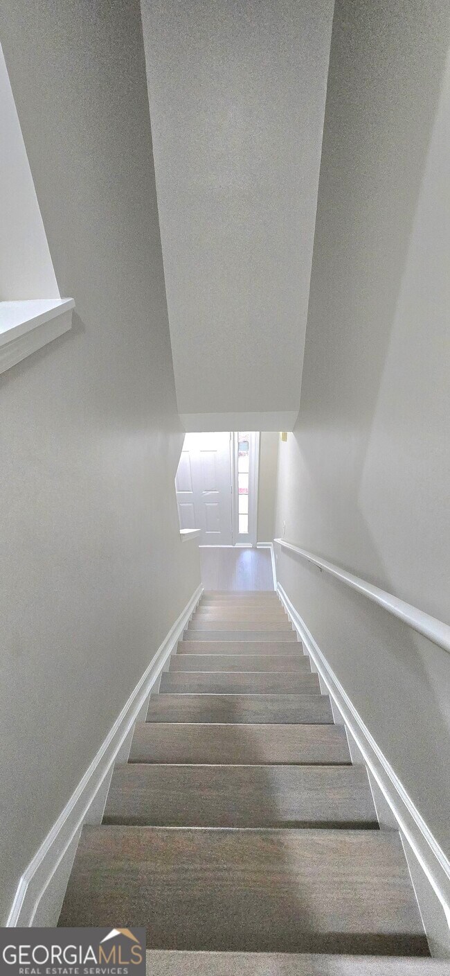 Building Photo - 610 James Ridge Dr