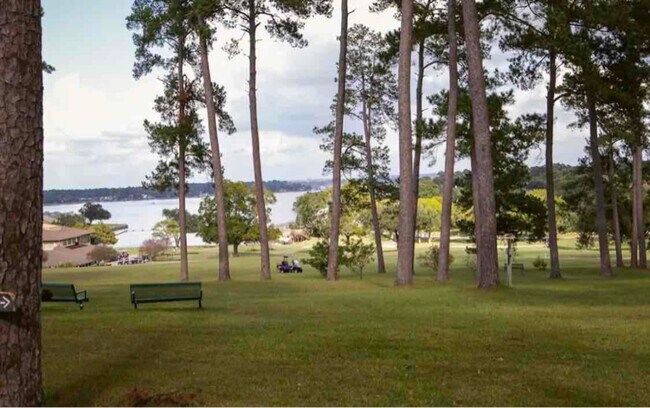 Building Photo - 124 April Point Dr S
