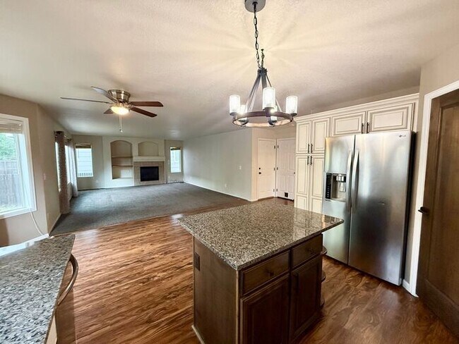 Building Photo - Stunning 4 bedroom/ 2.5 bath home with 2 car Attached Garage in Fort Collins, Colorado