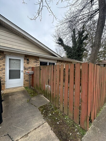 Building Photo - 4701 Flat Shoals Rd