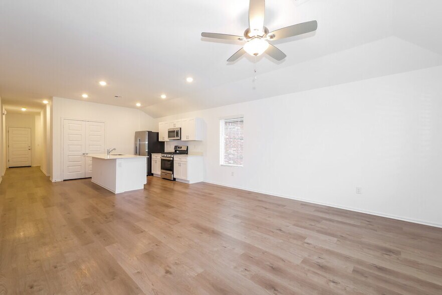 Building Photo - 10049 Appaloosa Ln