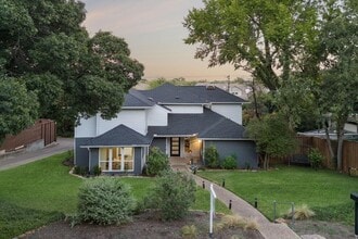 Building Photo - 7018 Blackwood Dr