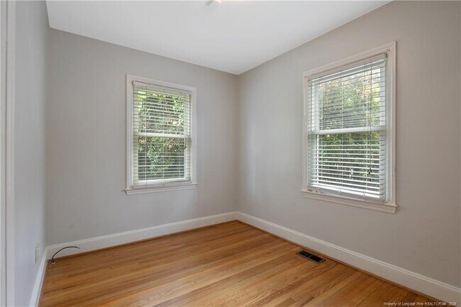 Building Photo - 415 Vista Dr