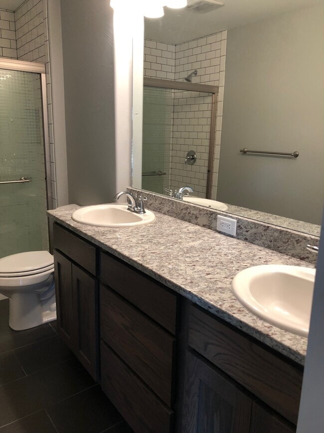 Building Photo - 3 Bedroom, 2 1/2 Bathroom Townhouse -2 weeks free rent with 1-year lease-