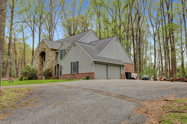 Building Photo - An Unbelievable Rental Opportunity – Grand...