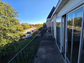 Building Photo - 5001 Carriage Way Dr