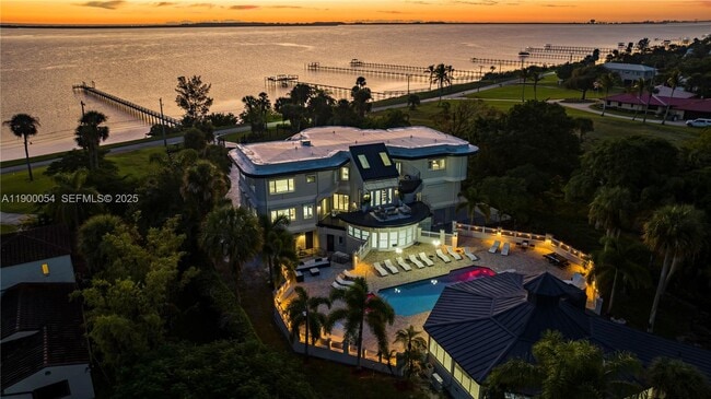 Building Photo - 2827 S Indian River Dr