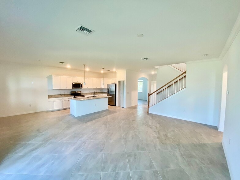 Building Photo - 14598 Cantabria Dr