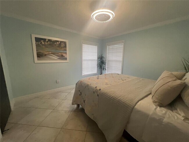 Building Photo - 681 Verona St