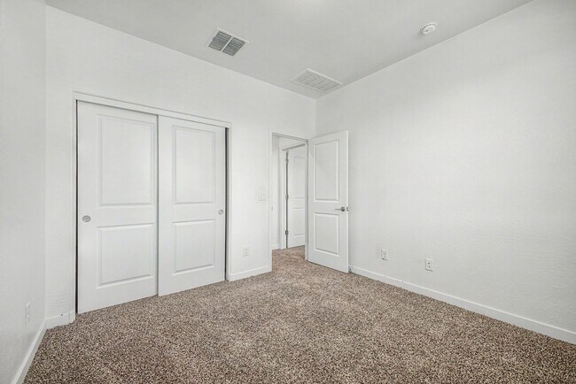 Building Photo - 10984 W Pierce St