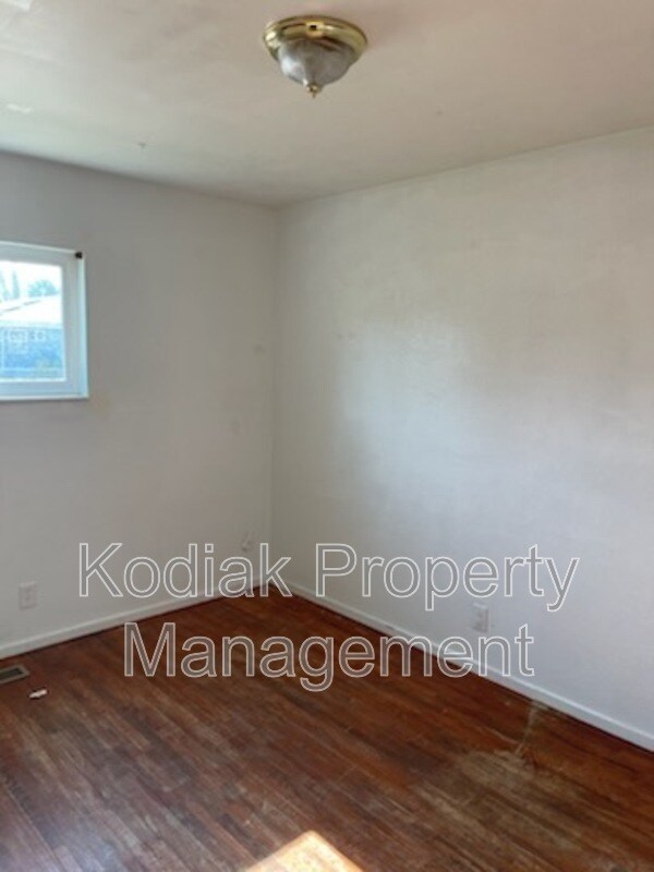 Building Photo - 3737 3325 W