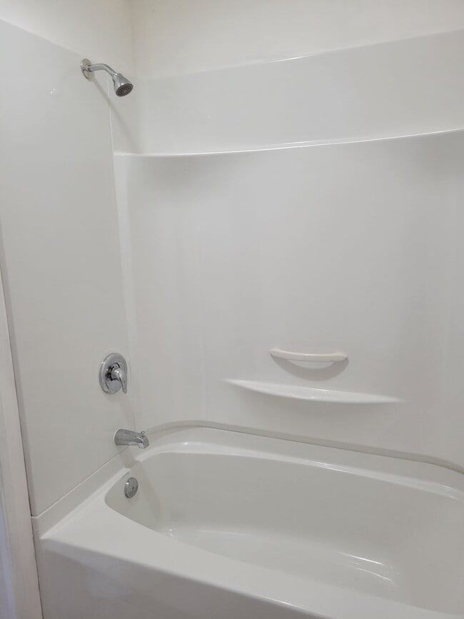 Building Photo - 3 Bedroom, 1 Bath Uptown Victorian Port To...