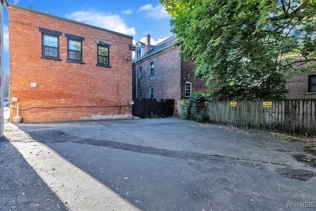 Building Photo - 522 Franklin St