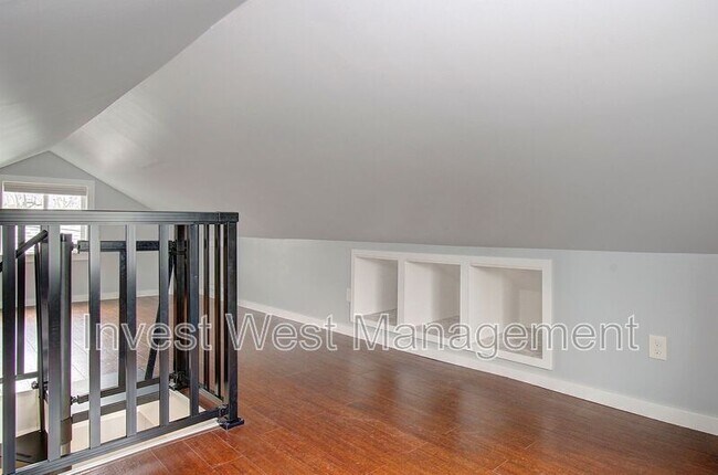 Building Photo - 2306 E 27th St