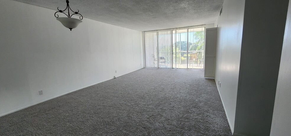 Building Photo - 3010 N Course Dr