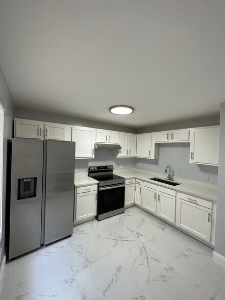 Building Photo - 10973 Traci Lynn Dr