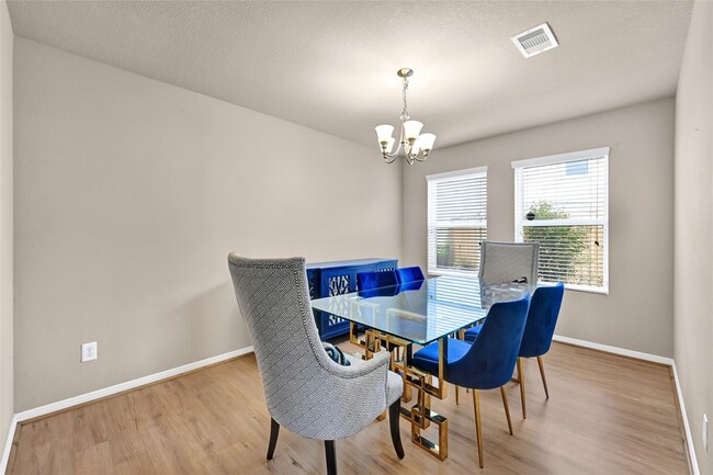Building Photo - 3007 Apple Dale Dr