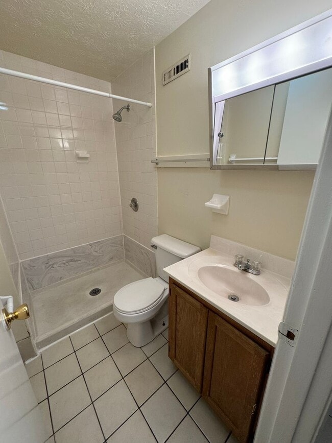 Building Photo - 84 W 9th Ave